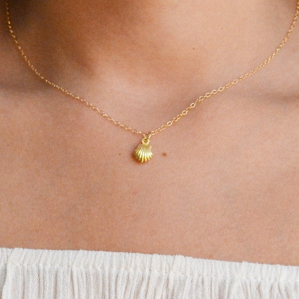 Gold shell pendant necklace, gold filled necklace – Avnis