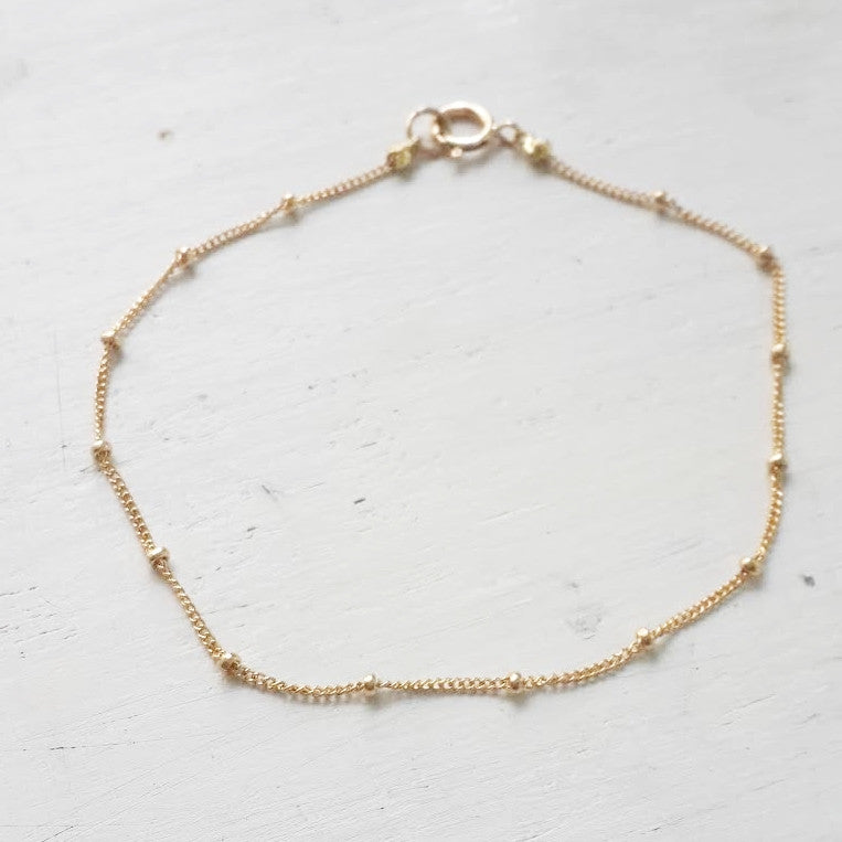 Dainty gold bracelet