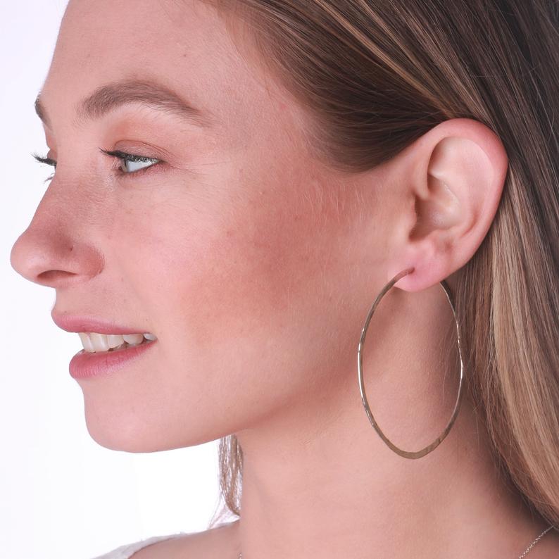 Aggregate more than 78 2.5 gold hoop earrings super hot