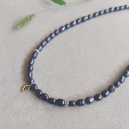 Black Pearl Beaded Necklace