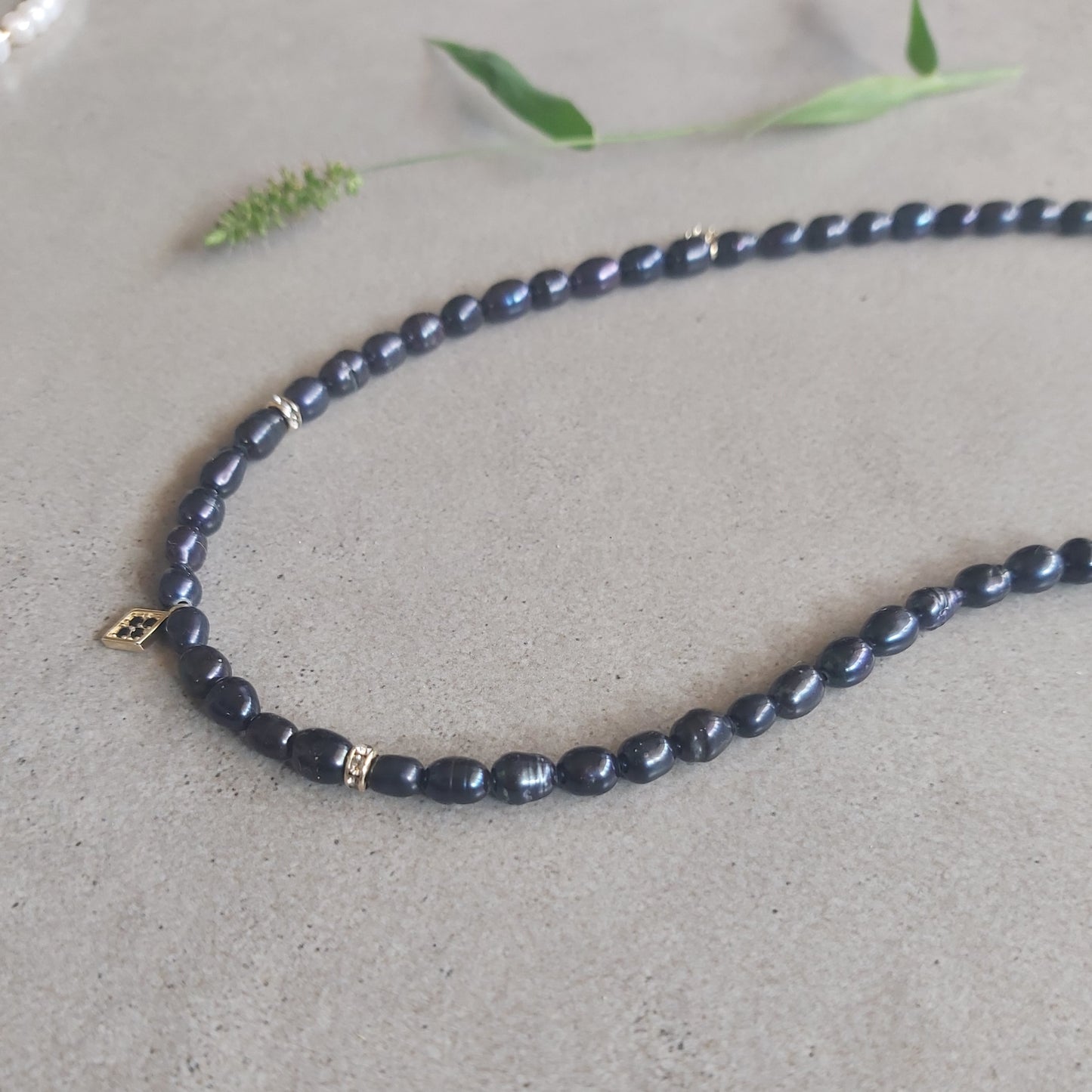 Black Pearl Beaded Necklace